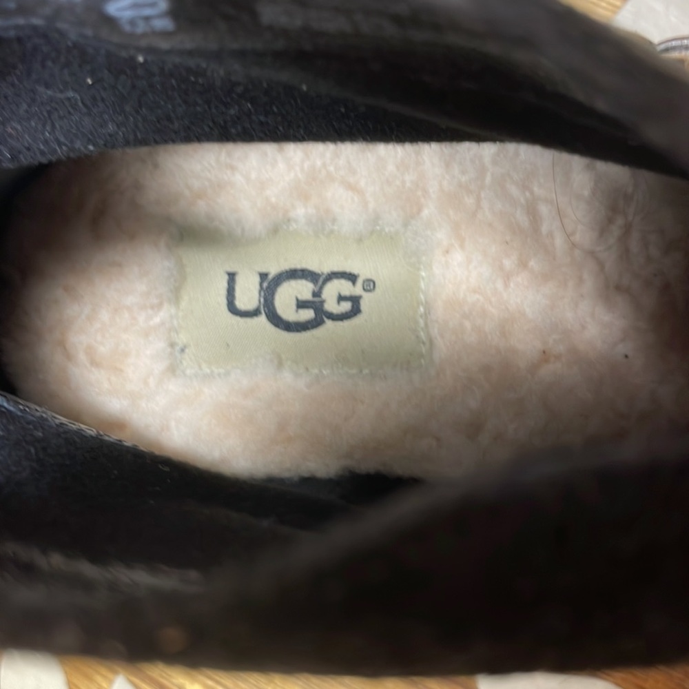 Women's UGG booties. Size 8.5. New - Picture 2 of 7